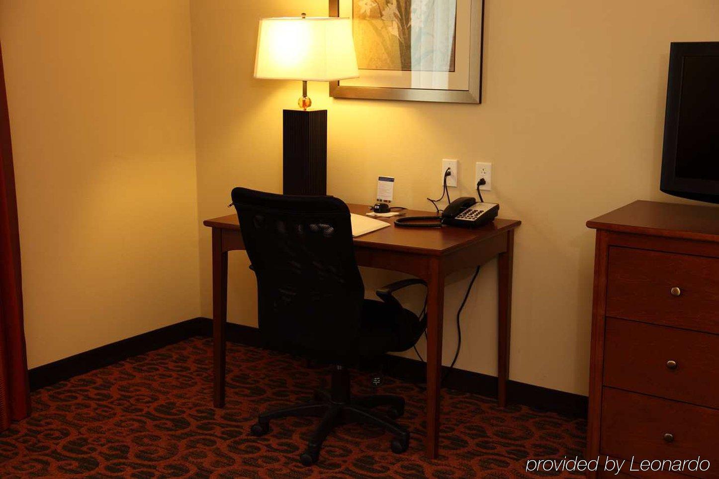 Hampton Inn & Suites Bastrop Room photo