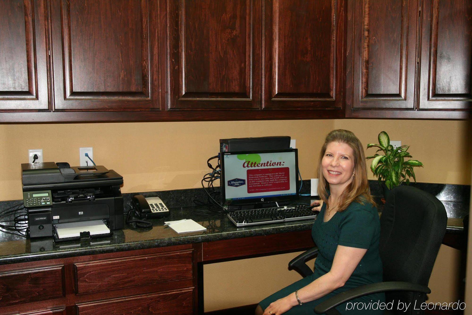 Hampton Inn & Suites Bastrop Facilities photo