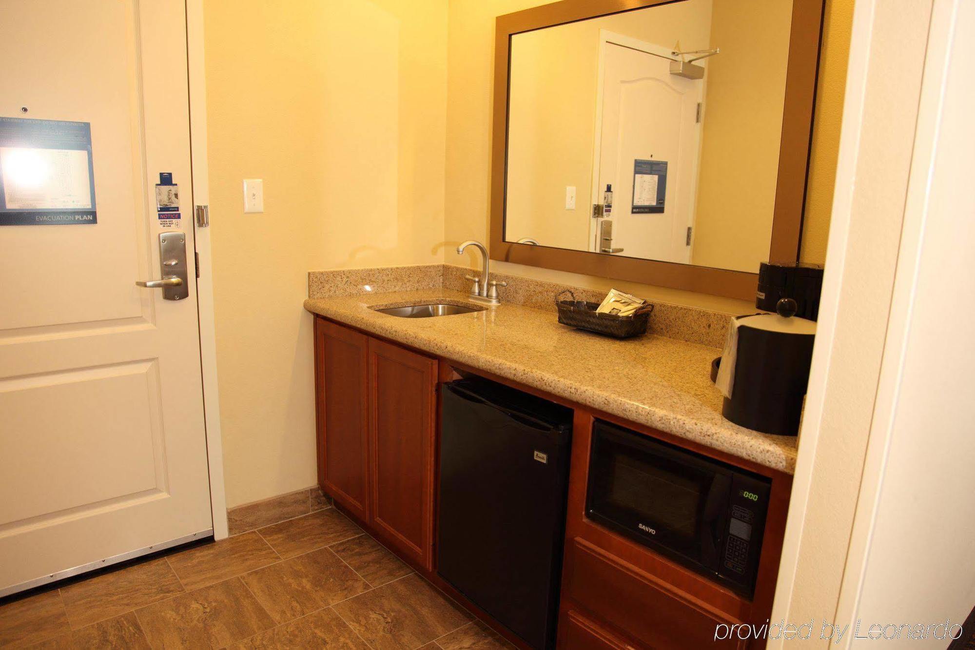 Hampton Inn & Suites Bastrop Room photo