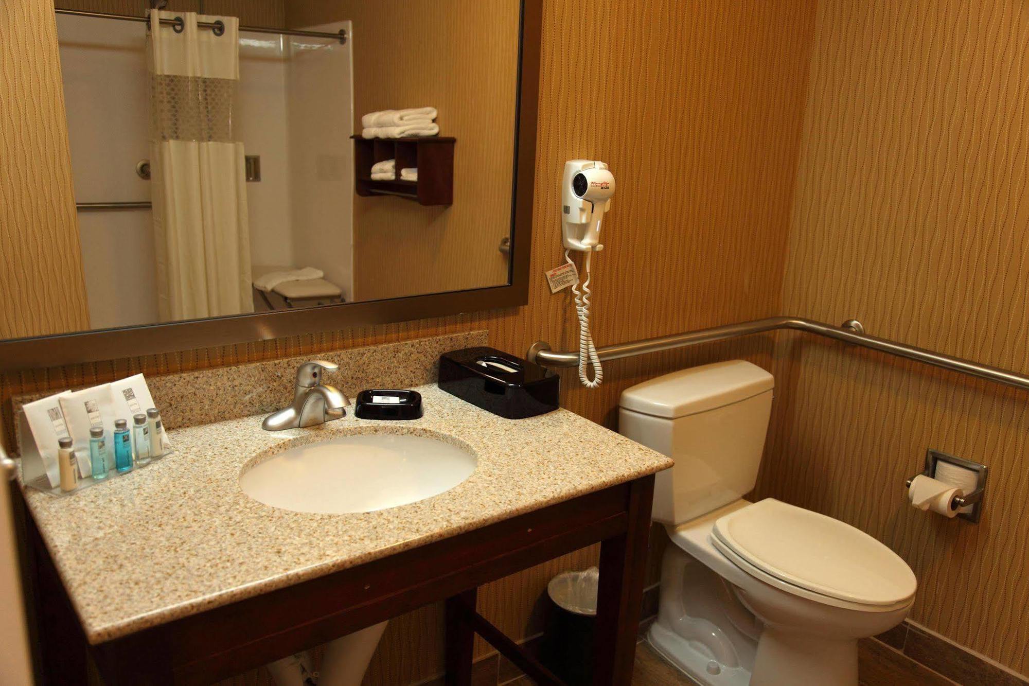 Hampton Inn & Suites Bastrop Room photo