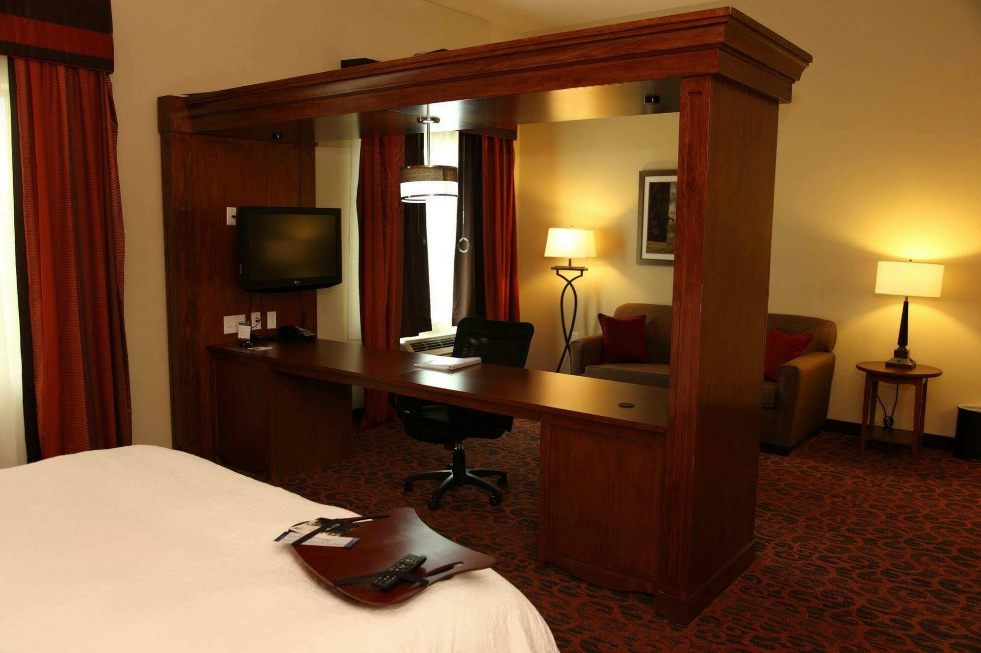 Hampton Inn & Suites Bastrop Room photo